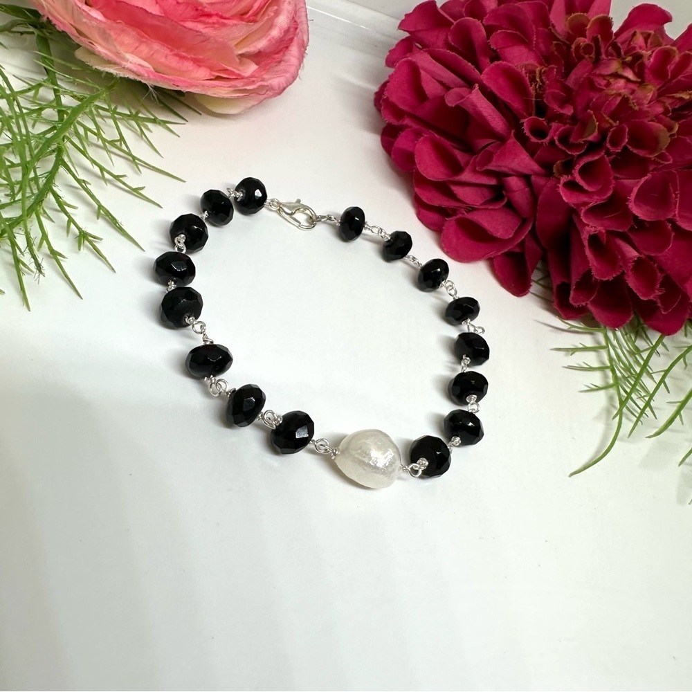 NEW⚜️Freshwater Pearl & Black Crystal Glass Beaded Bracelet - Picture 5 of 6